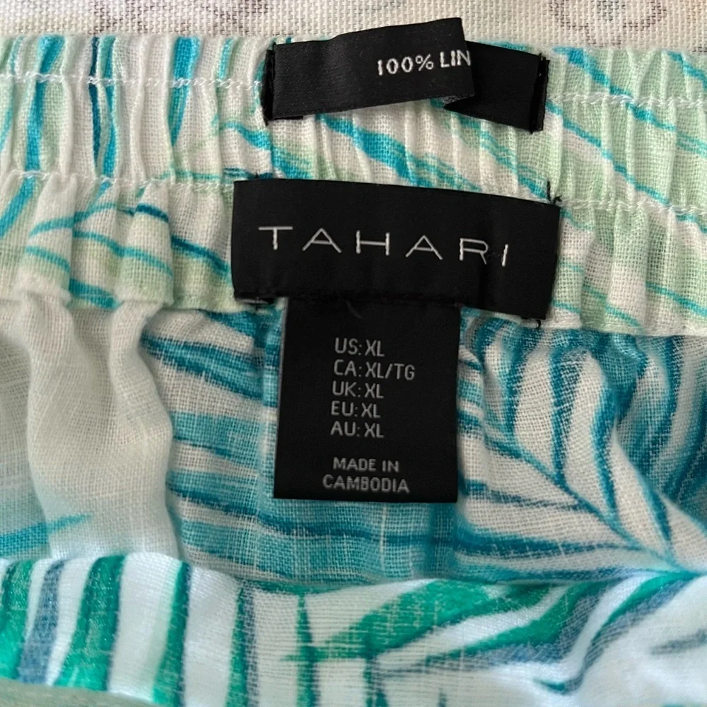 Tahari Green Knee-Length Pencil Skirt with Slit‎